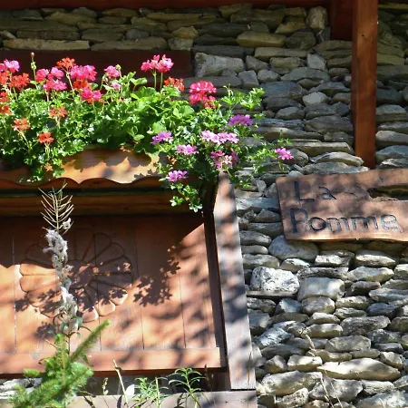 Cozy Holiday Home In Valfr Jus Near Ski Lift Holiday home *
